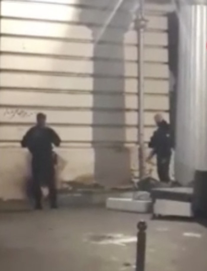 Fransız polis göçmenlere biber gazı sıktı!