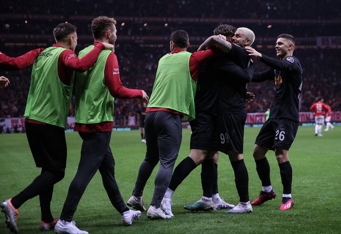 Galatasaray, Kasımpaşa'yı yenerek galibiyet rekoru kırdı