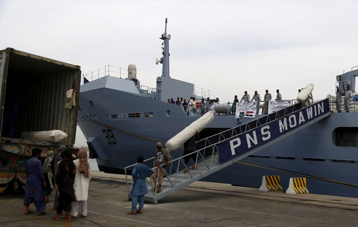 Pakistan'dan depremzedelere yardım taşıyan 3. gemi yola çıktı