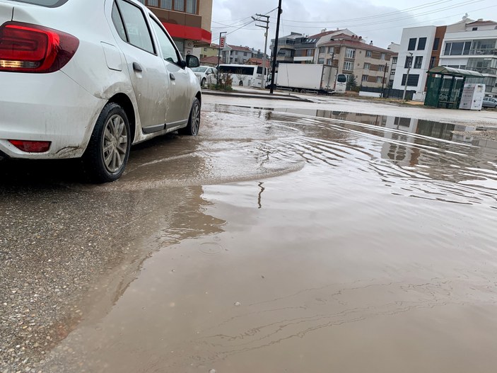 Eskişehir'de yağış sonrası sokaklar göle döndü