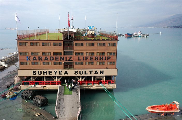 Süheyla Sultan gemisi İskenderun'da depremzedeleri ağırlamaya başladı