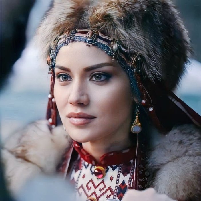 İki çocuk annesi Fahriye Evcen