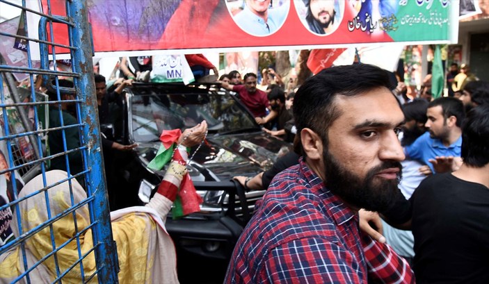 Eski Pakistan Başbakanı İmran Han'ın destekçileri polisle çatıştı: 8 yaralı