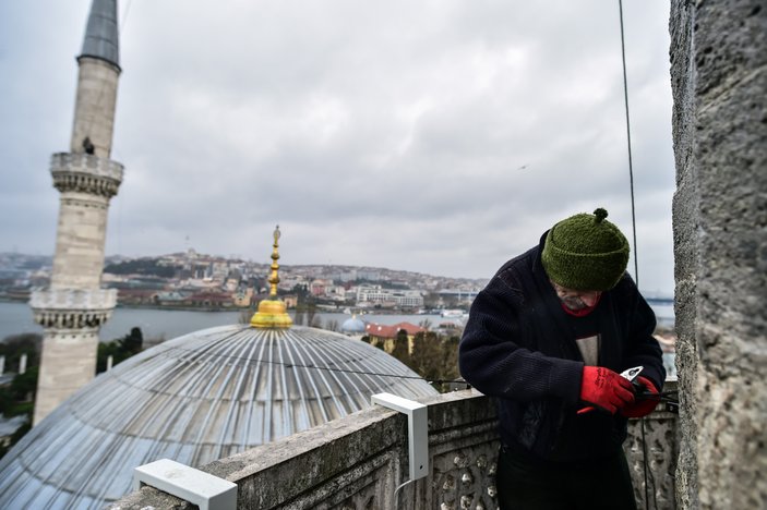 İstanbul'da mahyalar camilere asılmaya başlandı