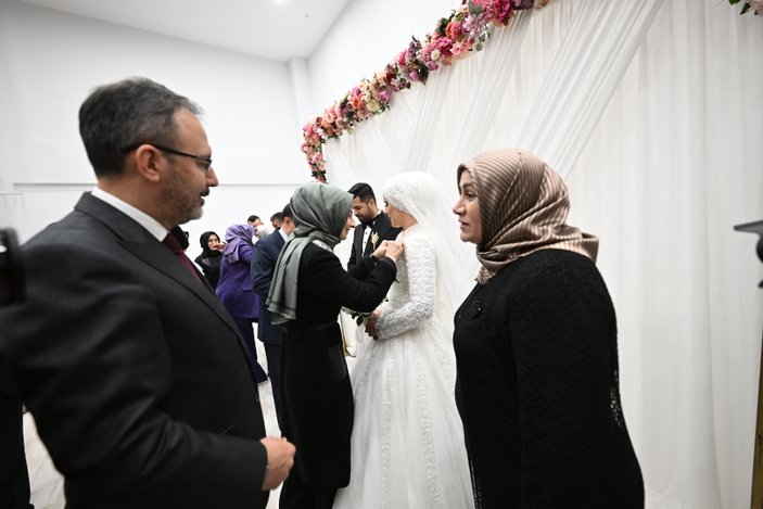 Mehmet Muharrem Kasapoğlu, depremzede çiftin nikah şahidi oldu