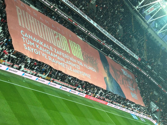 Beşiktaş taraftarından 18 Mart'a özel pankart