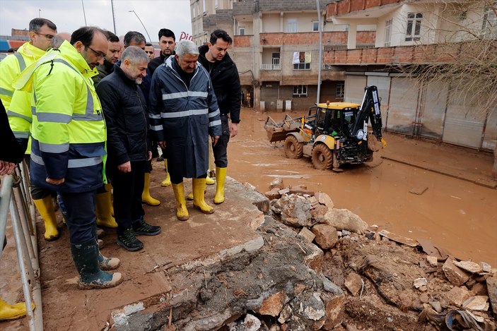 Hazine ve Maliye Bakanı Nebati, selden etkilenen Şanlıurfa'da incelemelerde bulundu