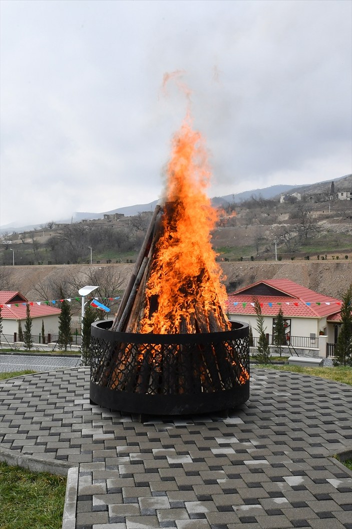 İlham Aliyev, 2. Karabağ Savaşı'nda işgalden kurtarılan Talış'da Nevruz ateşini yaktı