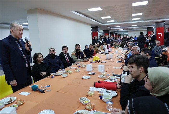 Cumhurbaşkanı Erdoğan Balıkesir'de depremzedelerle yemekte buluştu