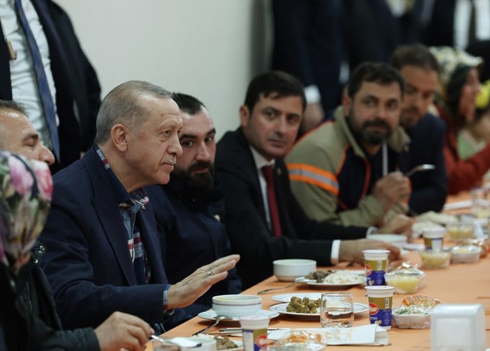 Cumhurbaşkanı Erdoğan Balıkesir'de depremzedelerle yemekte buluştu