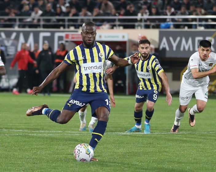 Enner Valencia, Alex'i geride bırakarak Fenerbahçe tarihine geçti