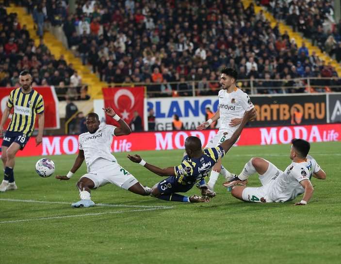 Enner Valencia, Alex'i geride bırakarak Fenerbahçe tarihine geçti