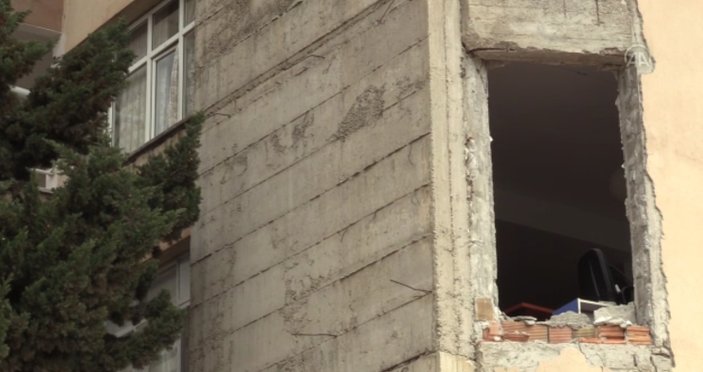 Hatay'da 13 katlı binanın yıkıldığı sitedeki güçlendirilmiş iki blokta 60 aile hayatta kaldı