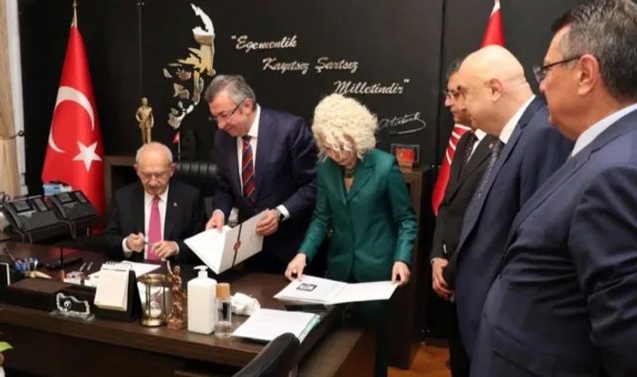 Kemal Kılıçdaroğlu adaylık evraklarını imzaladı