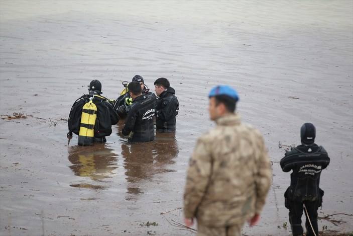 Şanlıurfa'da sel felaketinde 6'ncı gün! Sele kapılan tır sürücüsü aranmaya devam ediyor