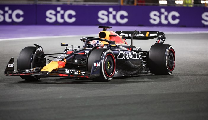 Suudi Arabistan'daki F1 yarışında zafer Red Bull'dan Sergio Perez'in oldu