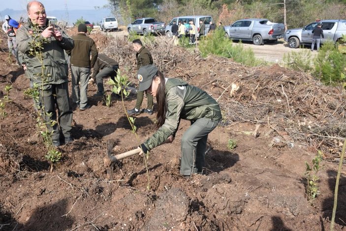 Depremde vefat edenler için Bursa'da fidan dikildi