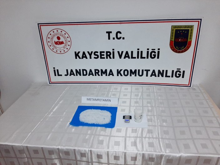 Kayseri'de jandarma uyuşturucu tacirini kıskıvrak yakaladı