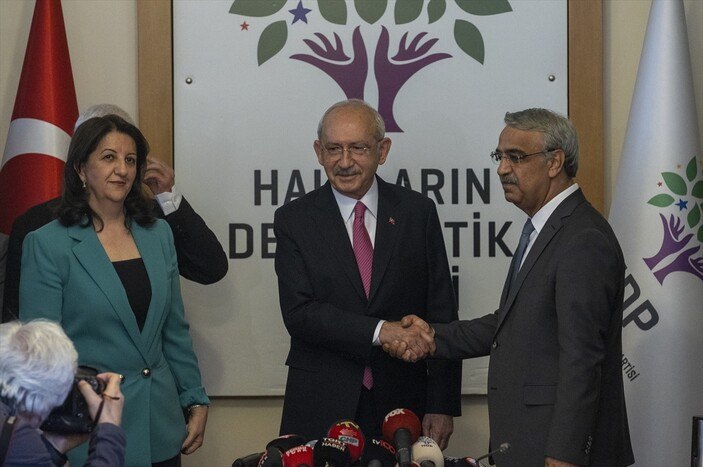 Kılıçdaroğlu'nun destek beklediği HDP'lilerden terör sloganı! PKK halktır...