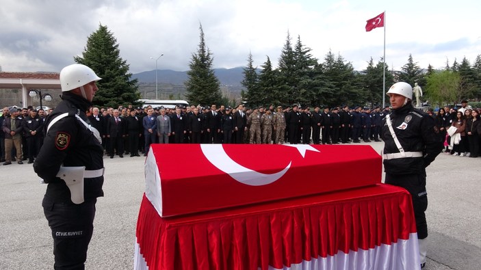 Tokat'ta şehit polisin cenazesi: Babasının polis şapkasını takarak katıldı