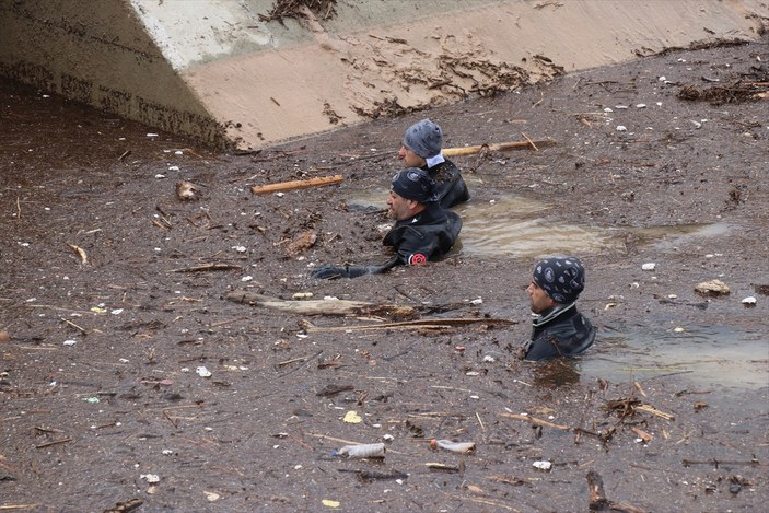Sel felaketinde 8'inci gün! Şanlıurfa'da asker, jandarma, polis selin izlerini siliyor