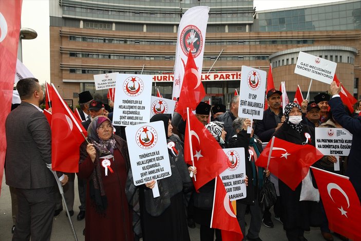 Türkiye Gaziler ve Şehit Aileleri Vakfı üyelerinden CHP'ye HDP ile görüşme tepkisi