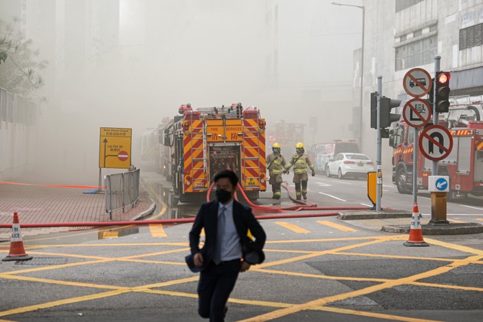 Hong Kong'da depoda yangın çıktı