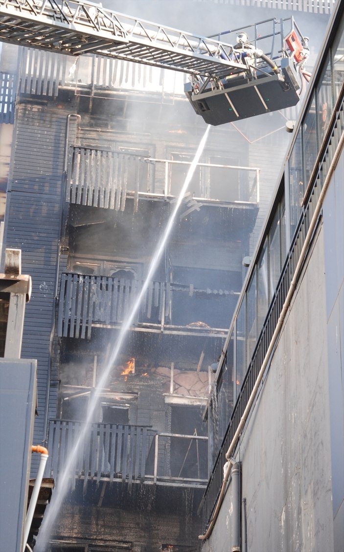 İstanbul Pendik'te 7 katlı otelde yangın çıktı