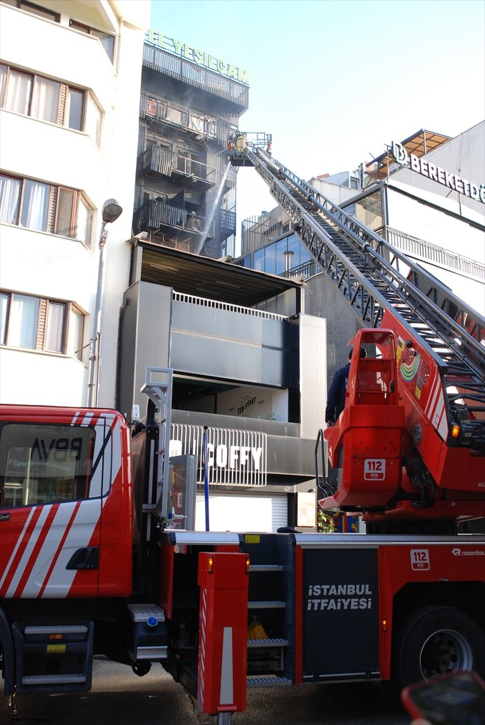 İstanbul Pendik'te 7 katlı otelde yangın çıktı