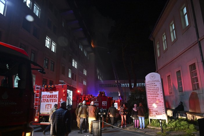 İstanbul Üsküdar'daki Sultan Abdülhamid Han Eğitim ve Araştırma Hastanesi'nde yangın çıktı