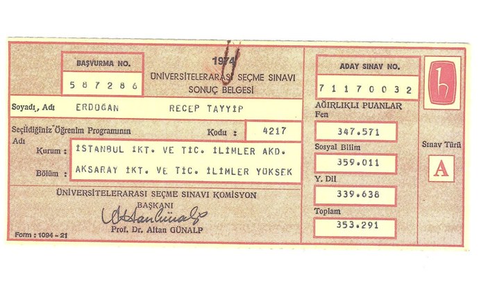 Cumhurbaşkanı Recep Tayyip Erdoğan'ın üniversiteden mezuniyet belgeleri