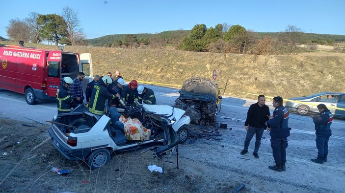 Kütahya'da iki araç kazaya karıştı: 1 ölü, 3 yaralı