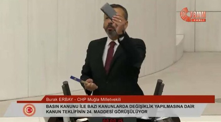 Meclis'te çekiçle cep telefonunu kıran CHP'li Burak Erbay'a 10 bin liralık dava açıldı