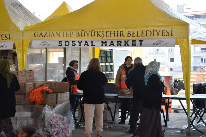 Gaziantep'in konteyner kentlerinde lojistik hizmetlerini Büyükşehir sağlıyor