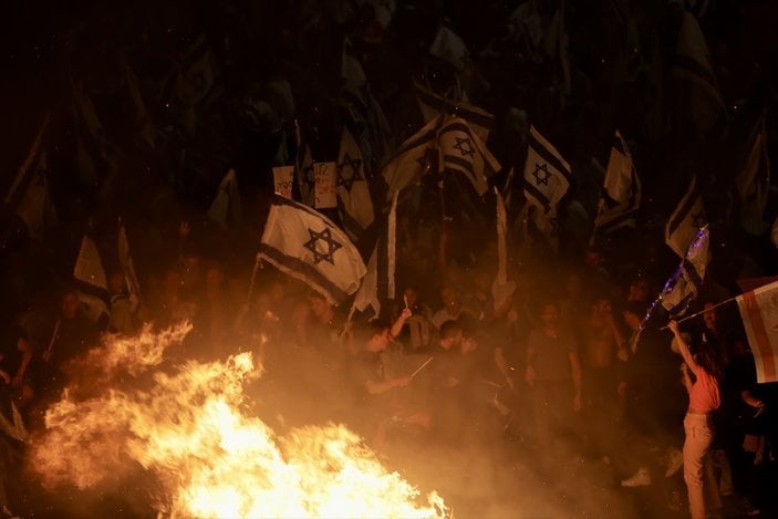 Netanyahu'nun Savunma Bakanı'nı görevden alması İsrail sokaklarını karıştırdı
