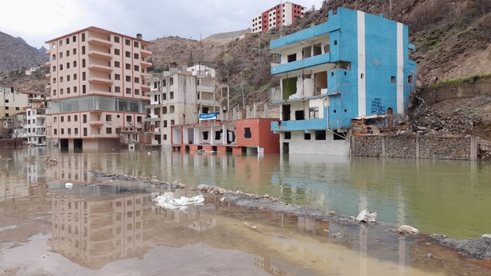 Yusufeli’nde baraj suları terk edilen binalara girdi #6