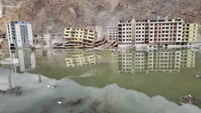 Yusufeli’nde baraj suları terk edilen binalara girdi #8