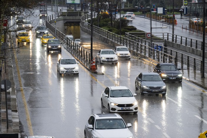 Ankara'da hava durumu! Sağanak yağış etkisini gösterdi