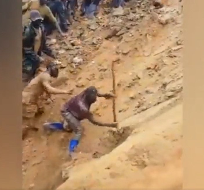 Demokratik Kongo Cumhuriyeti'nde göçük altındaki madencilerin kurtarılışı kamerada