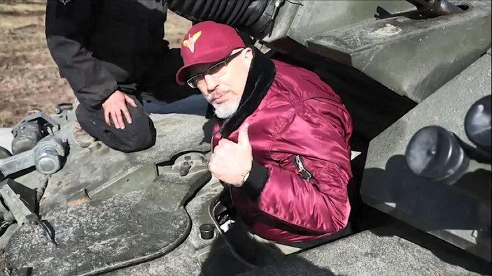 Reznikov, 'Challenger 2' tankıyla sürüş testi yaptı #1