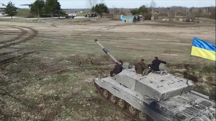 Reznikov, 'Challenger 2' tankıyla sürüş testi yaptı #3