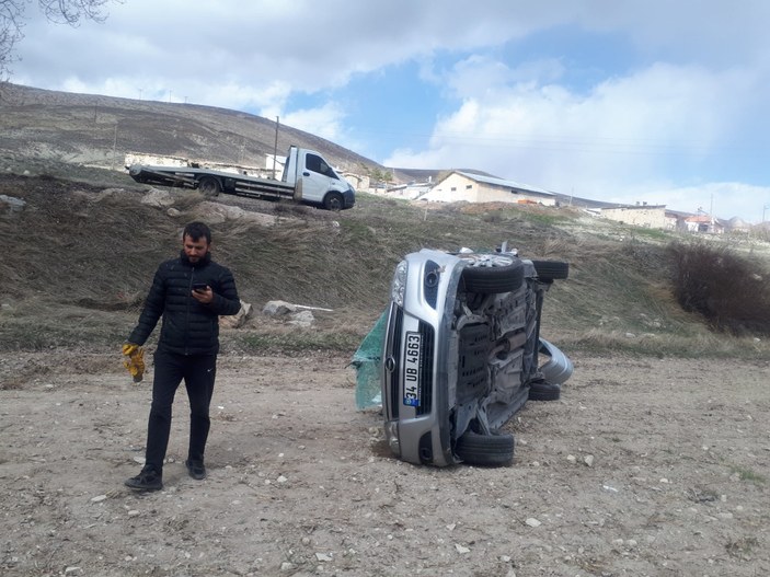 Sivas'ta su kanalına çarparak takla aran araçta 2 kişi yaralandı