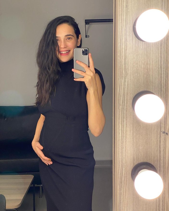 7 aylık hamile Funda Eryiğit ile yönetmen Berkun Oya evlendi