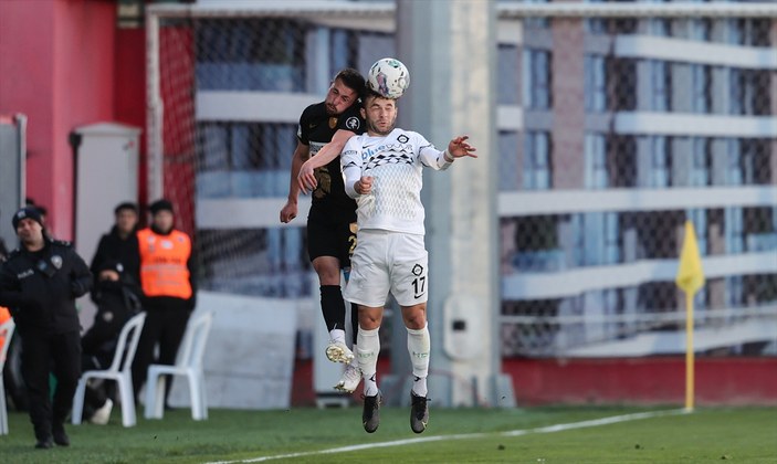 Yanlışlıkla erken bitirilen maçta Altay, Erzurumspor'u yendi