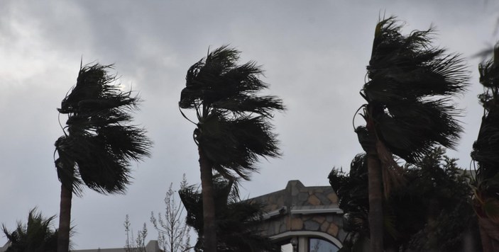 İzmir'de kuvvetli rüzgar ve fırtına uyarısı #1