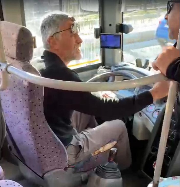 Edirne'de yolcularla tartışan midibüs şoförü kontak kapattı #1