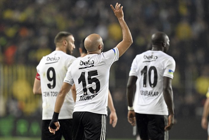 Derbide 10 kişi kalan Beşiktaş, geriye düştüğü maçta Fenerbahçe'yi yendi