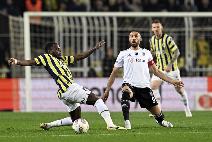 Derbide 10 kişi kalan Beşiktaş, geriye düştüğü maçta Fenerbahçe'yi yendi