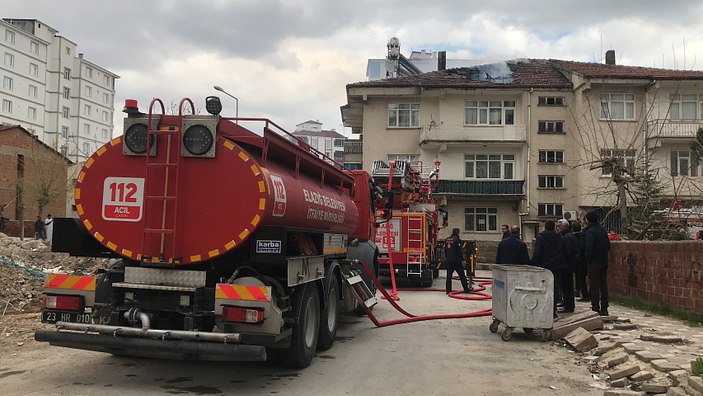 Elazığ'da çatı yangını, büyümeden söndürüldü