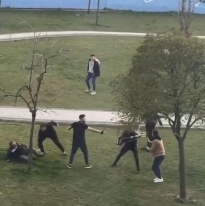 Gaziosmanpaşa'da iki grup arasında silahlı bıçaklı kavga #4